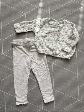 Jessica Simpson|Baby girl neutral fall winter set,gauzy ditsy blouse/leggings•••